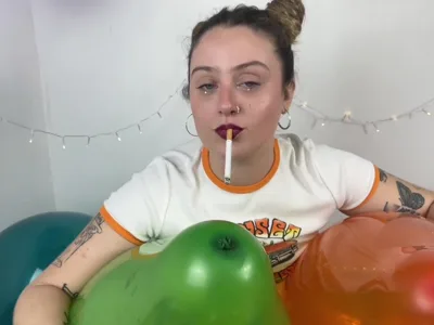 Bee Looner dominates in hot solo play with her smoking hot tip of a cigarette
